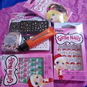 ​🎁 Girls' Holiday Beauty& Accessory Lot (Girlie Nails, POPs! Gloss,Invisibobbl)